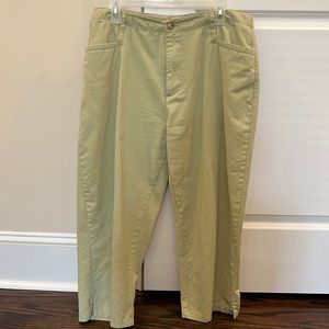 Mountain Lake Size 12 Green Capri